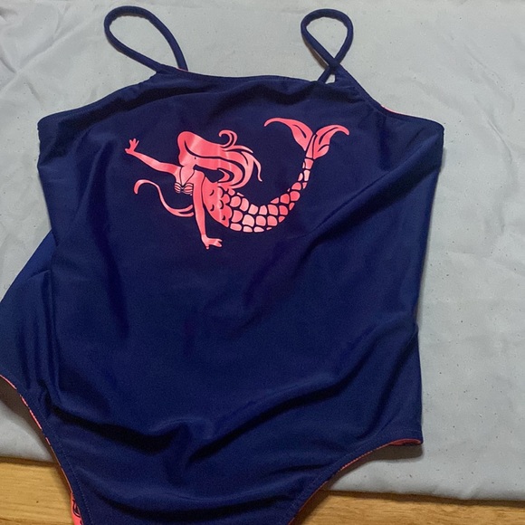 Swimsuit - Picture 2 of 4